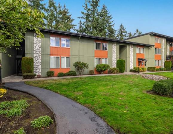 $1,595 / 2br - SAVE $300 w TOUR + Onsite Pet Stations, Near Downtown Milwaukie - 2B (Milwaukie Heights)64039060902019121