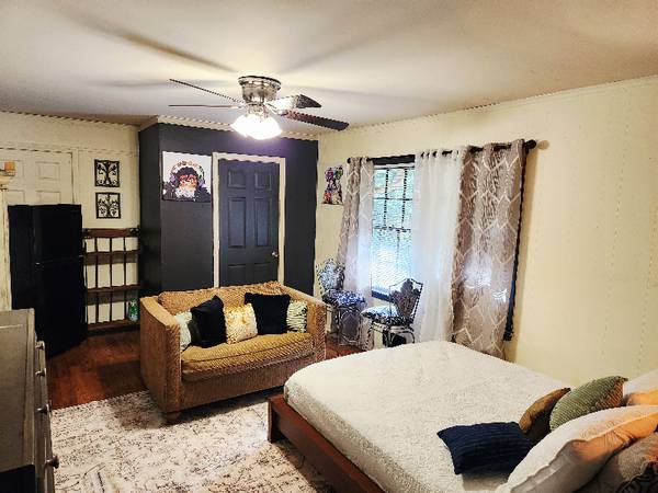 $650.00 / 1br - Furnished Room in Peaceful Home – All Utilities Included – Near Airpor63963993057666120