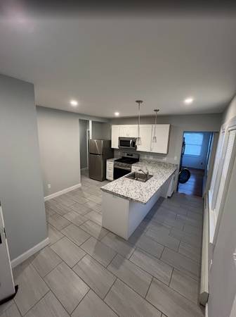 $2,500 / 2br - 1200ft2 - 2BR, 1 Bth Located just minutes from Downtown Nashua and the Highway63931519907970122
