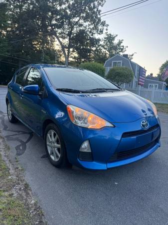 Toyota Prius C (equipado con acabado completo) - $6,250 (Stoughton)63623750913155121