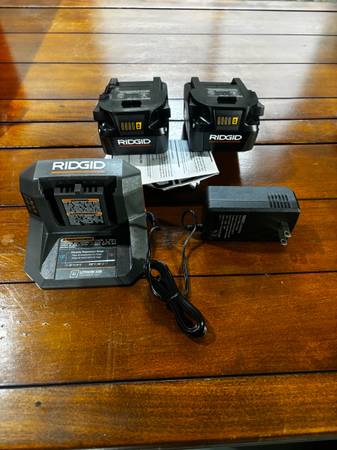 Rigid 2 18 V 4.0 Ah and charger 1