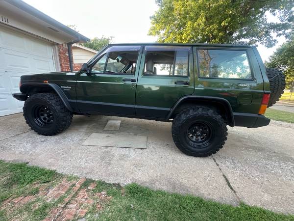 Jeep Cherokee XJ Sport 4X4 de 1996 (volante a la derecha) - $6,000 (Mustang)63470592181251122