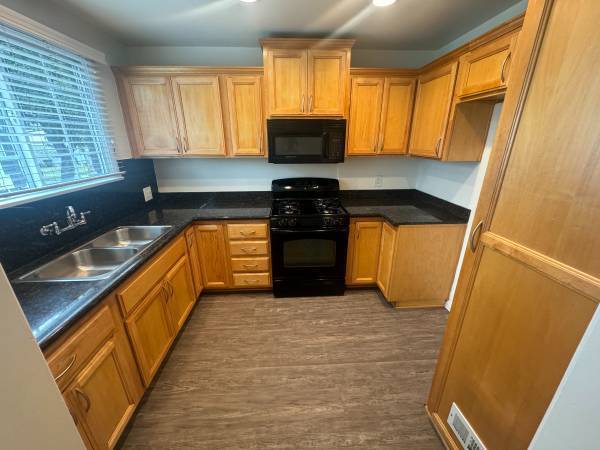 $869 / 1br - Amplio de 1 dormitorio/1 baño con balcón privado!! (Staten Island, NY)63657591859459120