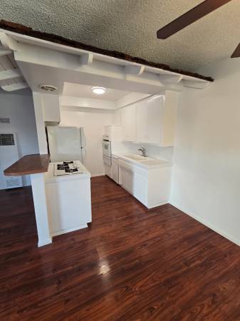 $1,825 / 1br - $1825/ 1bedroom, 1 bath, upstairs, very quiet unit (Alhambra)63701148437635124