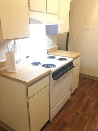 $1,799 / 2br - 975ft2 - A picture is worth a thousand words! Check this 2 bed 1 bath out! (Anchorage - Close to JBER)64004784488193122