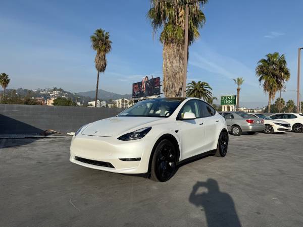 2023 TESLA MODEL Y  LONG RANCH SUV BRAND NEW EXCELLENT CONDITION 1