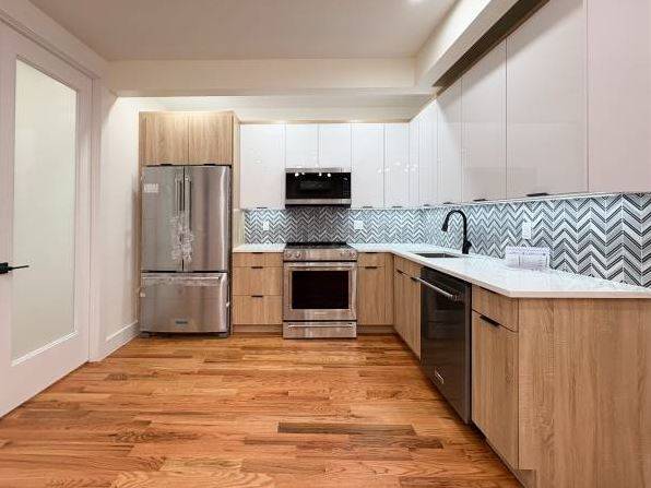 $1,180 / 2br - This bright and spacious 2-bedroom home offers comfort (West Hollywood)63701015652483120