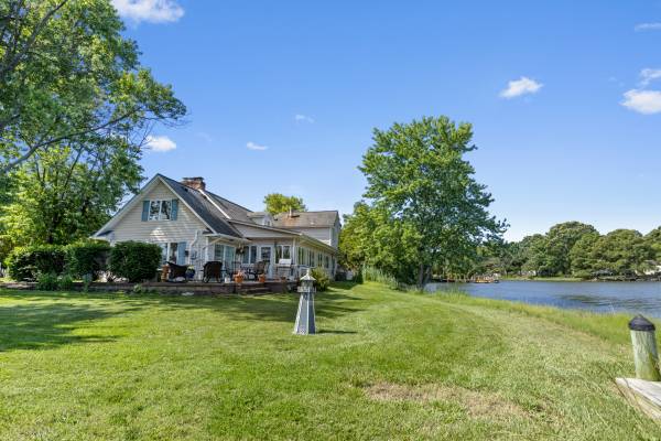 $864,999 / 6br - 3900ft2 - ScenicWaterfrontRetreat: 275ft Frontage, Private Pier, Spacious Living (Ridge)63694519251843124