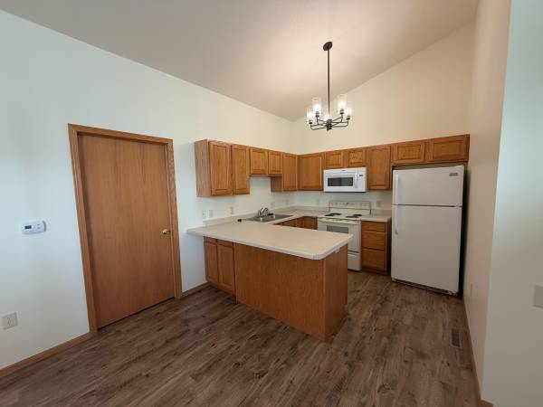 📍 1120 Weatherridge Rd. #2 | Available February 2027 | $1495 | 1