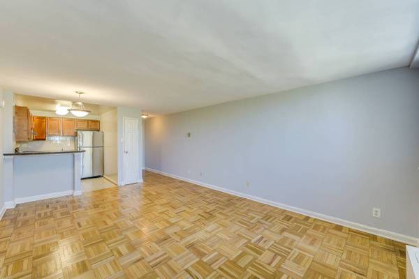 $1,100 / 1br - AUGUST IS RENT FREE - Renovated H St 1BR (H St NE)63779373711617121