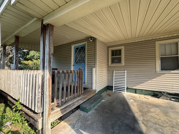 $1000.00 / 2br - 850ft2 - 822 Ford ave A63910319856899120