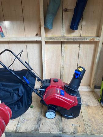 Toro Powerclear 518 ZE 18" snowblower 1