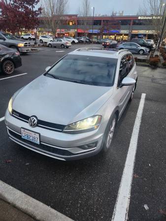2017 VW Golf Alltrack Volkswagen AWD - $13,000 (Auburn)63624422824833123