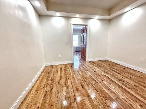 $3,150 / 2br - NICE SPACIOUS! Heart Of Bushwick! Right By The Subway! Renovated!63689752412803121