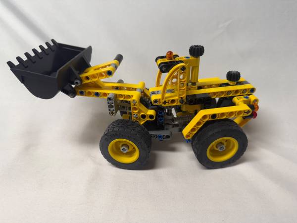 Lego Technic 42023 Construction Crew Loader 1