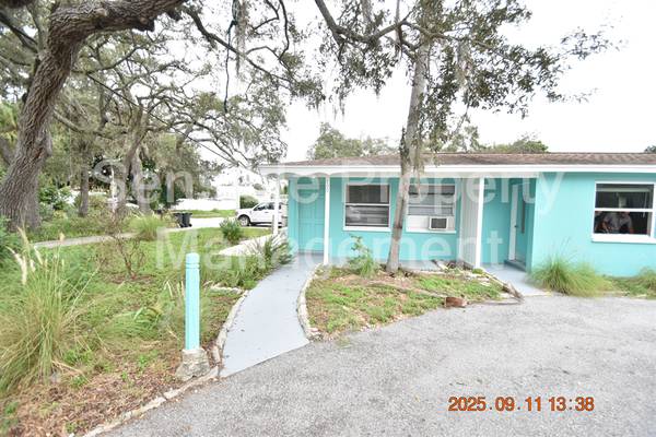 $1,195 / 1br - 600 Beltrees- adorable duplex, private yard, new AC units, fresh paint (Dunedin)63991084660867121