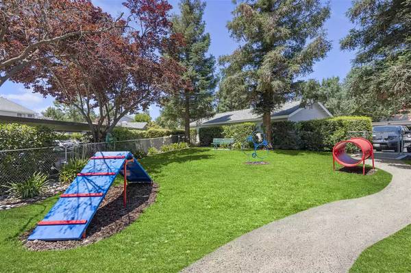 $1,900 / 2br - 918ft2 - Dream big, live bigger: 2 BR, 1 BA, 918 Sq Ft awaits. (Fresno - Fresno)63798509011459124