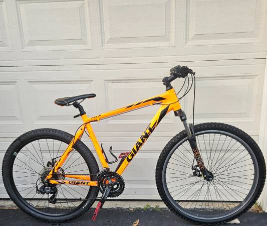 Giant ATX - 20" aluminum frame - 27.5" tires - $295 (Springfield)63470991886979121