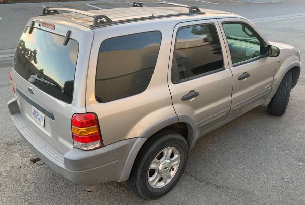 2001 Ford Escape XLT AWD * LOW MILES * 1 Owner * Great Driver * - $3,300 (oakland hills / mills)63438663346435121