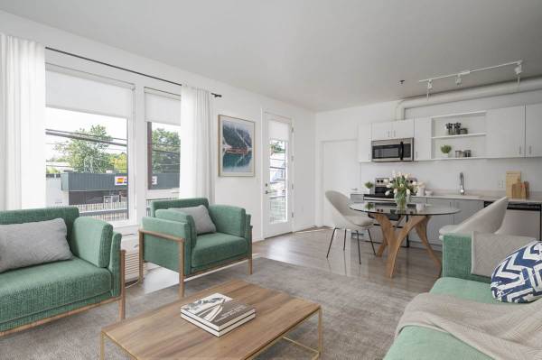 $1,950 / 2br - 773ft2 - Spacious 2 Bedroom! In Unit W/D! Pets Welcome! Central Location! (Portland - 7-Minute Drive to Mt. Tabor Park)63672547742849120