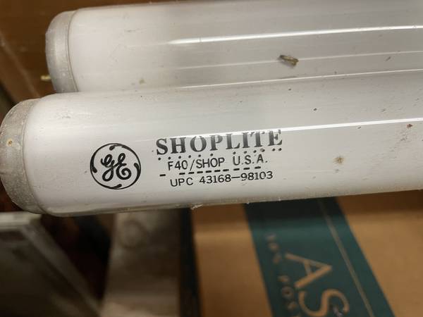 GE Shoplite 48-inch Fluorescent Tubes 1