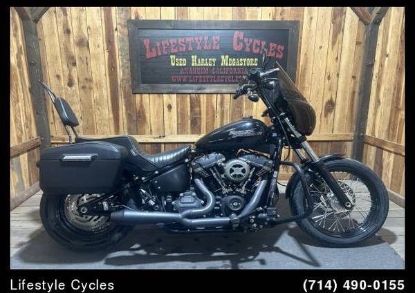 2019 Harley-Davidson Street Bob® Cruiser 1