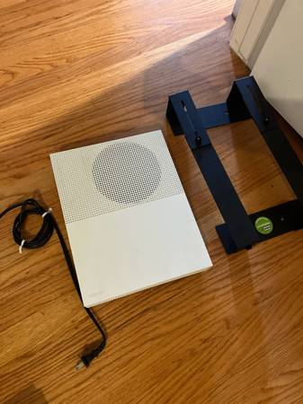 1 TB aXbox One S w/blu ray 1