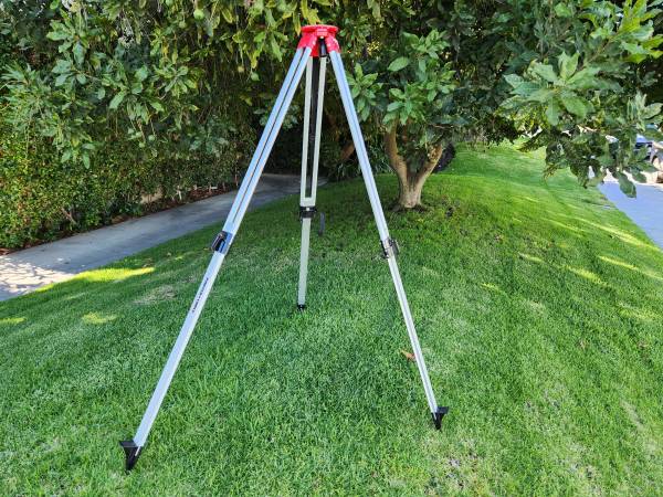 PORTER CABLE  ROBOTOOLZ ADJUSTABLE CONTRACTOR TRIPOD 1