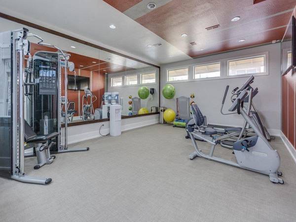 $2,233 / 2br - 930ft2 - Joya imperdible de 2 habs/2 baños con lavadora/secadora, centro de café (Lynnwood)63688462486145124