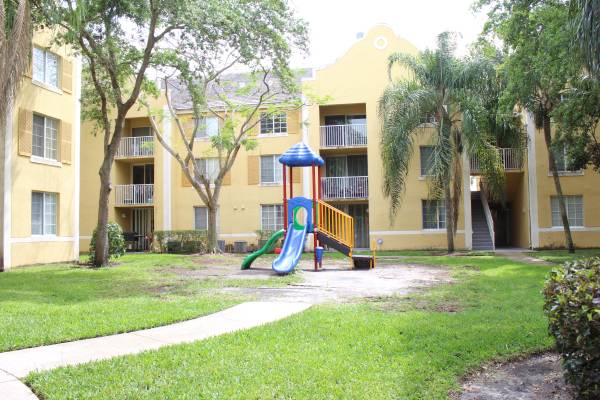 $2,150 / 2br - $2150 CONVENIENT 2B/2B IN DEVONAIRE (PEMBROKE PINES)64002014095875121