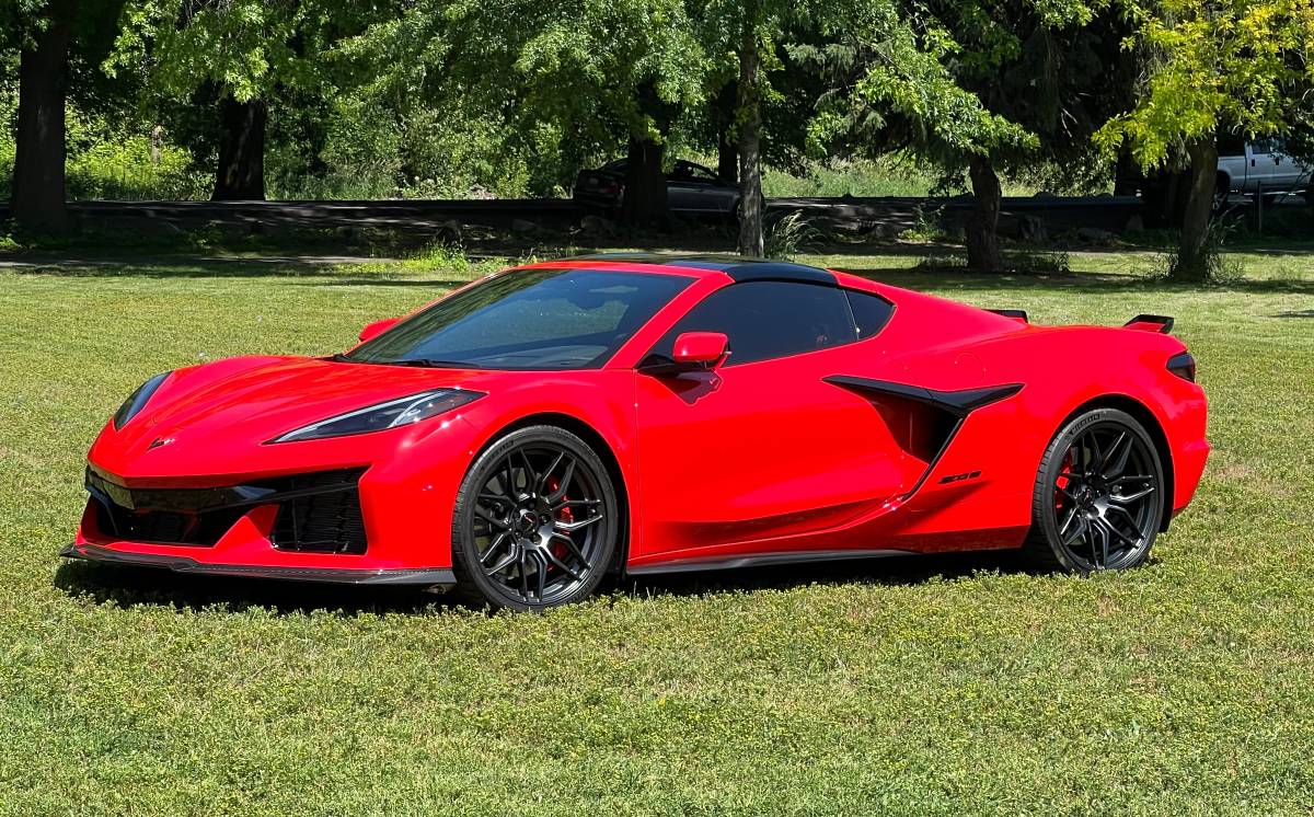 2023 C8 CORVETTE Z06 1496 MILES FACTORY WARRANTY LOADED ONE OWNER