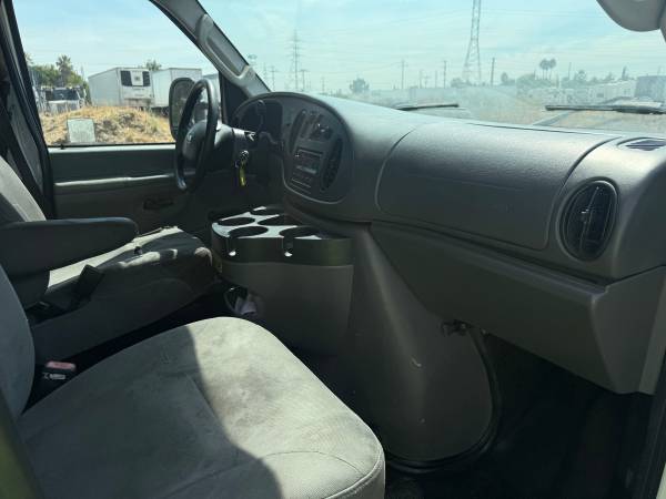 2006 Ford E-350 Super Duty - Photo 6