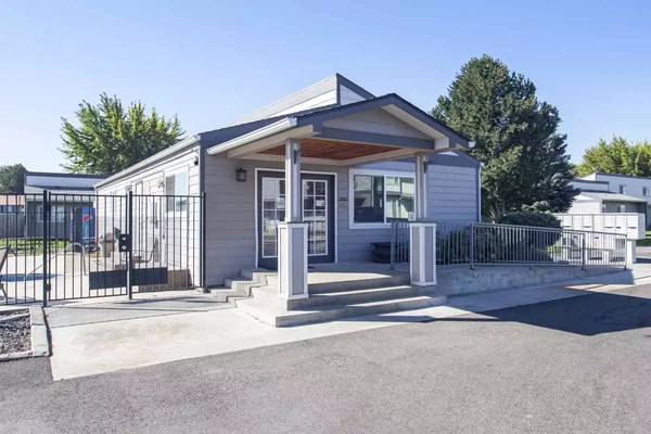 $1,505 / 2br - From Morning Coffee to Evening Relaxation: Your Spot, Perfected! (Kennewick - Kennewick Plaza)63624280419841122