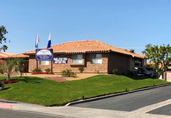 $1,895 / 2br - Vivienda remodelada de 2 habitaciones con patio y piscina en Bermuda Dunes (Bermuda Dunes, La Quinta, Palm Desert)63668353767553120