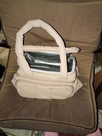 A New Medium Sized Two Sectional Insulated Tote Bag 1