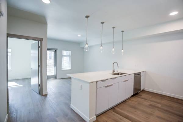 $2,350 / 2br - 946ft2 - West Sacramento CA, Tilt and Turn Window, 2/bd63844739525249121