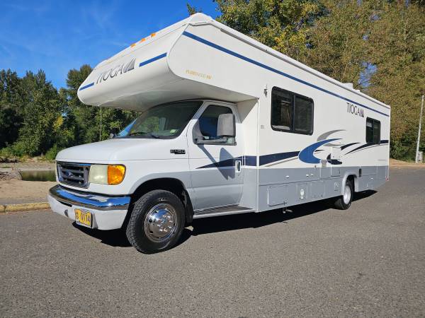 2004 Class C Tioga 29 ft mini home low miles 1