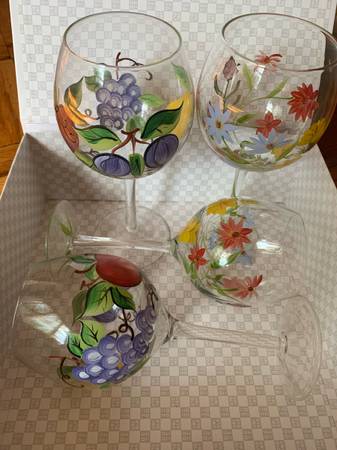 LOT of 4 big beautiful wine glasses 1