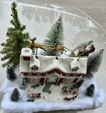 STUDIO ELUCEO LTD. Lighted, Musical, Animated Christmas House 1