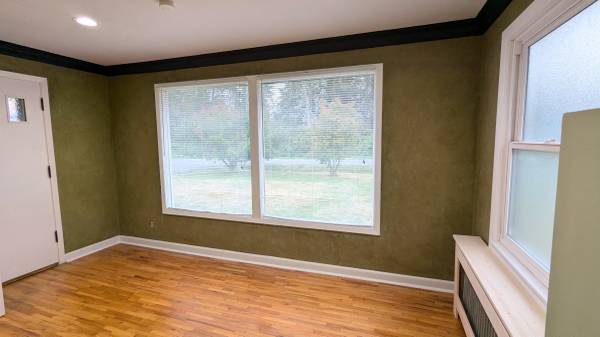 $750 / 4br - 149ft2 - Large Light Room With Private Entrance in Quiet House Flat Rate63920958893826122