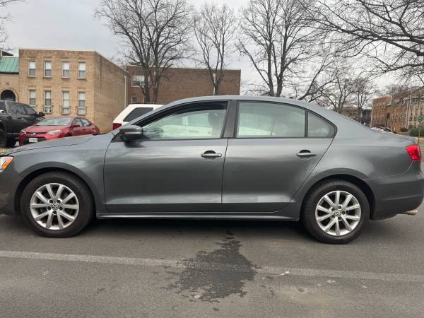 2011 VOLKSWAGEN JETTA - $5,600 (Falls cherch)63618536112385124