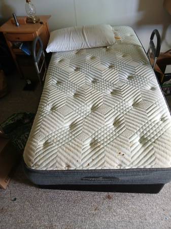 Twin posturepedic bed 1