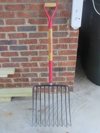 RAZORBACK PITCHFORK 1