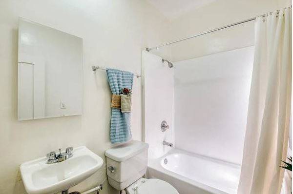 $1,031 / 2br - This bright and spacious 2-bedroom apartment in Bell Gardens (Bell Gardens)63700899347329122