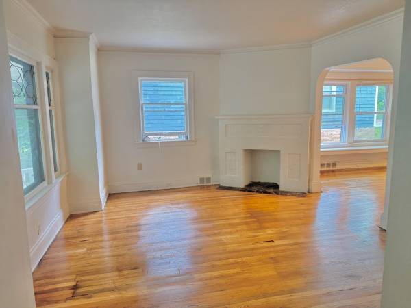 $1,200 / 2br - Beautiful Two Bedroom First Floor  near Cedar/Lee (Cleveland Heights)63907493765123122