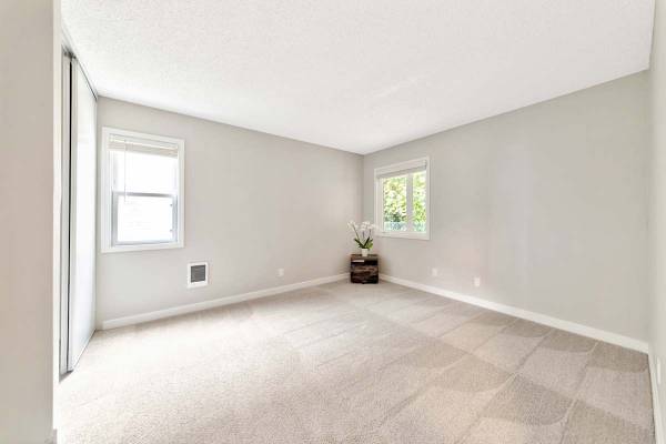 $1,900 / 2br - 1128ft2 - Quartz Countertops, On-Site Laundry Facilities, Large Closets (18540 SW Boones Ferry Rd, Tualatin, OR)63999452967683124