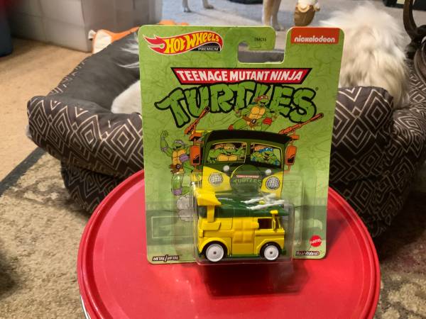 Hot Wheels TMNT Party wagon 1