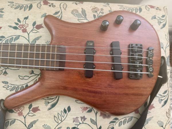 Warwick Thumb NT 4 /w SKB Case 1