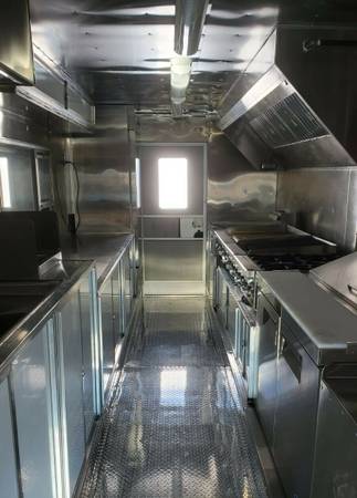 2009 Ford E-350 - Photo 3