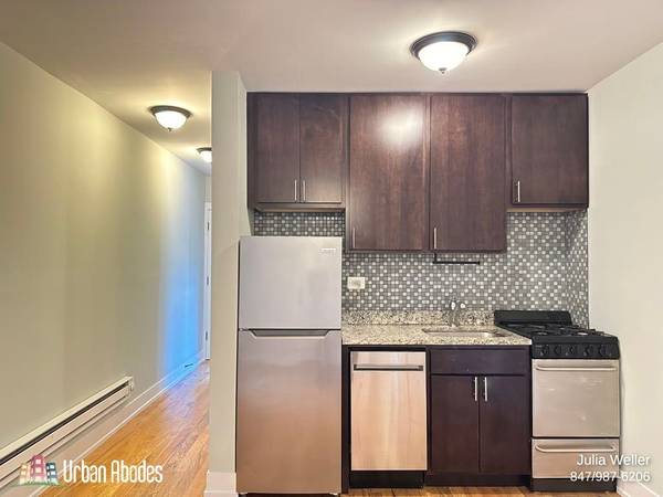 $1,695 / 1br - 600ft2 - $300 OFF FIRST MONTH'S RENT! Immaculate 1 Bedroom, 1 Bath in Lakeview (Lakeview)64041646617730123